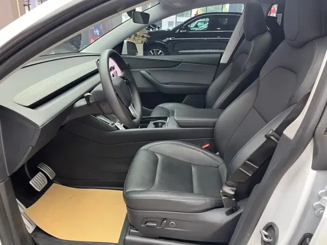 Tesla Model Y — Фото автомобиля 6