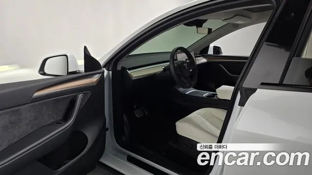 Tesla Model Y — Фото автомобиля 15