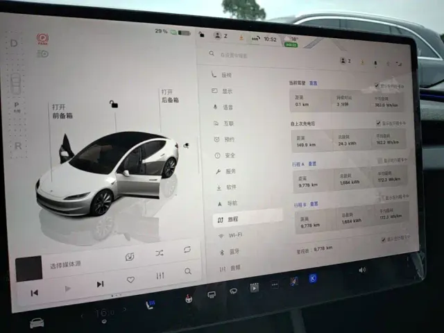 Tesla Model 3 — Фото автомобиля 11