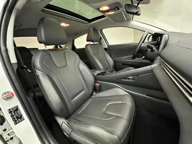 Hyundai Elantra — Фото автомобиля 12