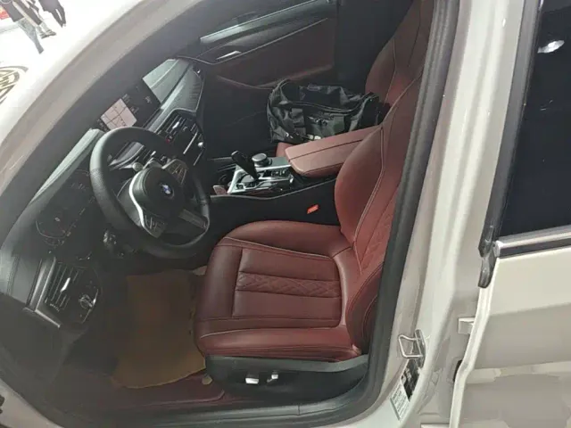 BMW 5 Series — Фото автомобиля 14