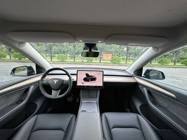 Tesla Model Y — Фото автомобиля 16