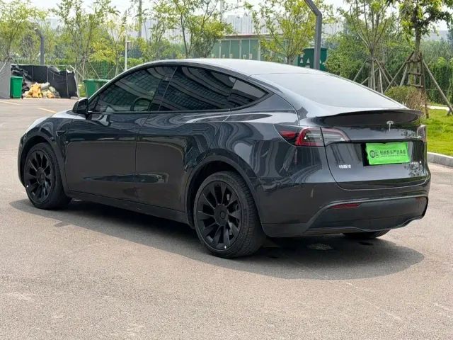 Tesla Model Y — Фото автомобиля 4