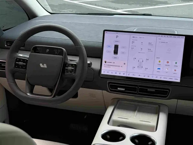 Li Auto MEGA — Фото автомобиля 13