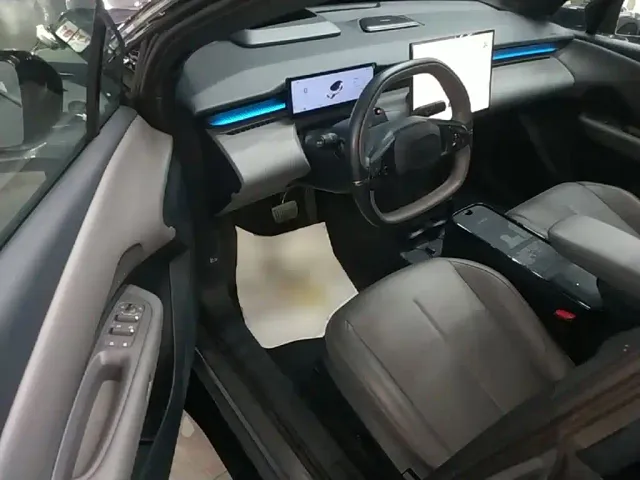 Lynk & Co Z20 — Фото автомобиля 11