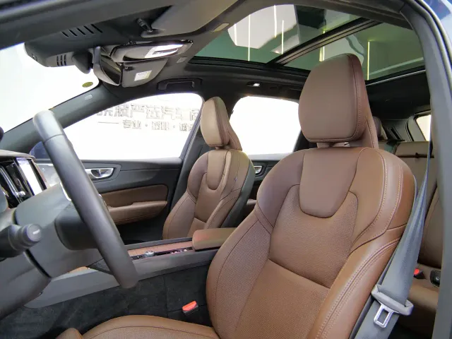 Volvo XC60 — Фото автомобиля 13