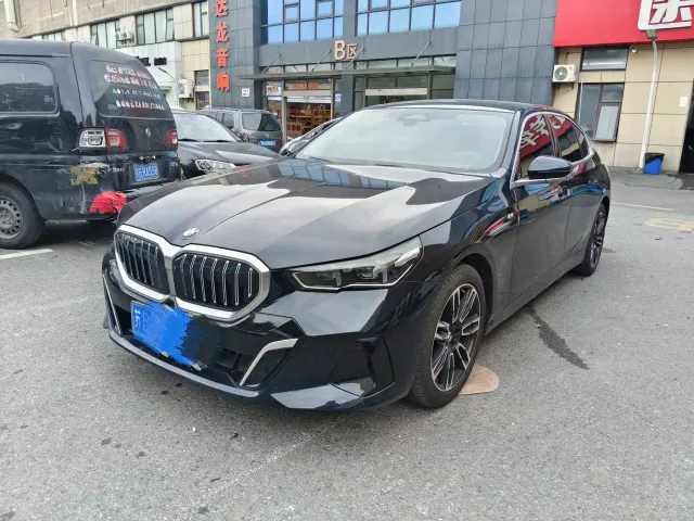 Фотография автомобиля — BMW 5 Series
