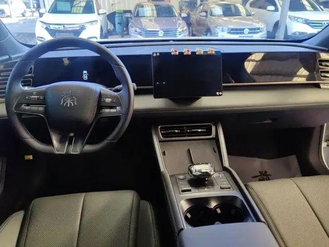BYD Qin L — Фото автомобиля 12