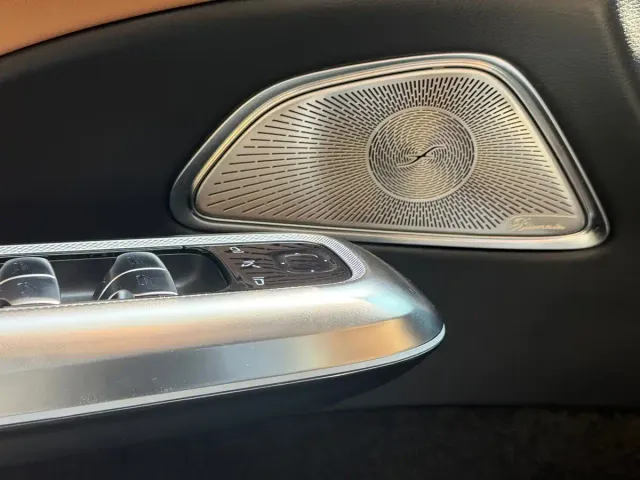Mercedes-Benz E-Class — Фото автомобиля 7