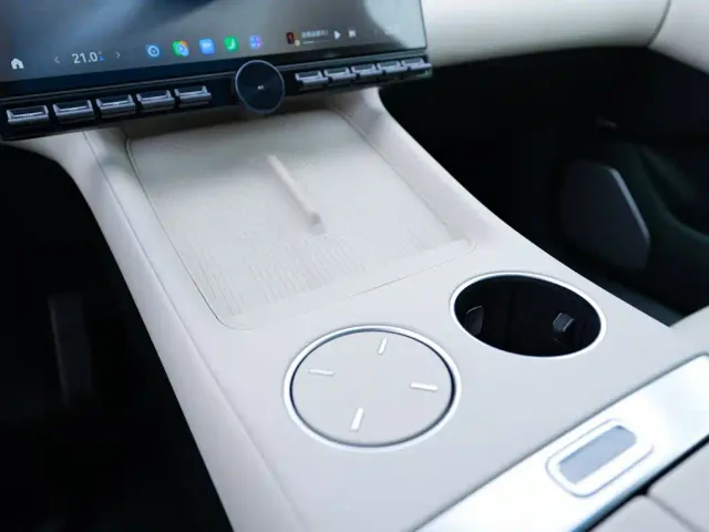 Xiaomi YU7 — Фото автомобиля 15