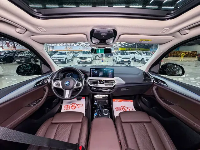 BMW iX3 — Фото автомобиля 14