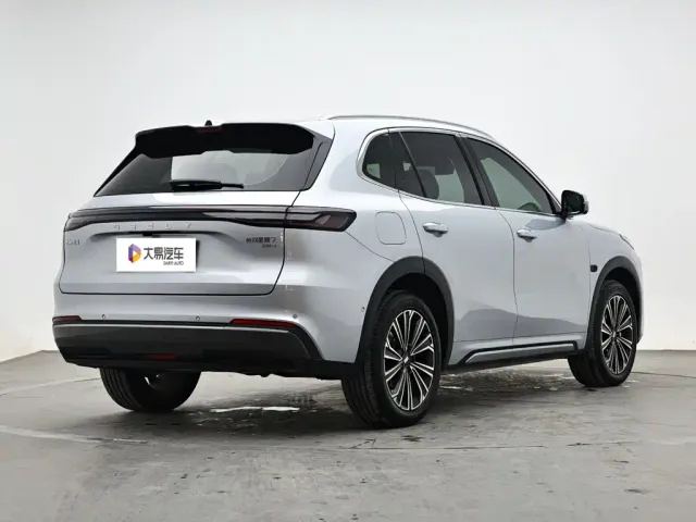 Geely Galaxy Starship 7 EM-i — Фото автомобиля 3