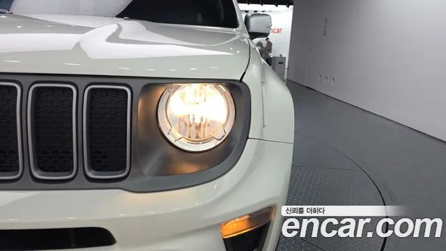 Jeep Renegade — Фото автомобиля 7
