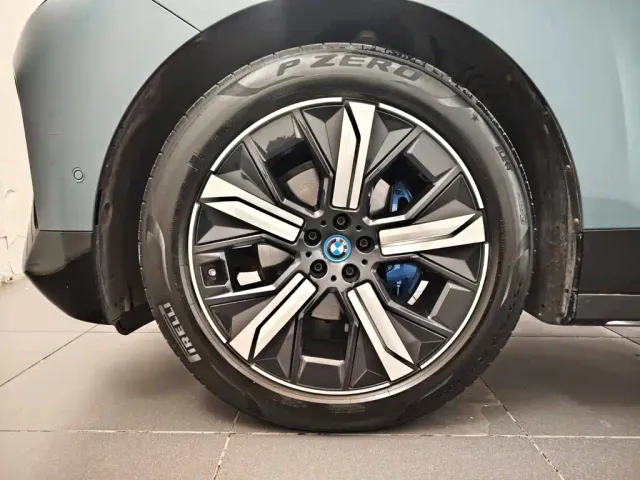 BMW iX — Фото автомобиля 14