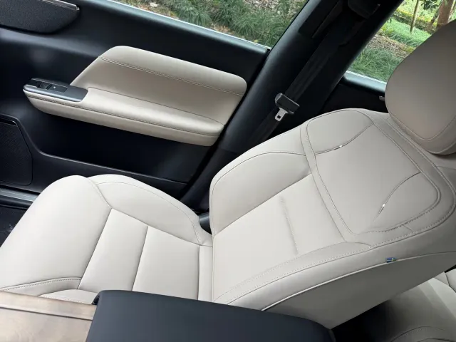 Volvo XC70 Plug-in Hybrid — Фото автомобиля 11