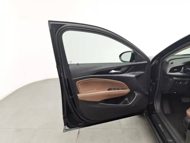Buick Regal — Фото автомобиля 8