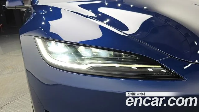 Tesla Model 3 — Фото автомобиля 21