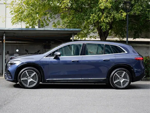 Mercedes-Benz EQS SUV — Фото автомобиля 3