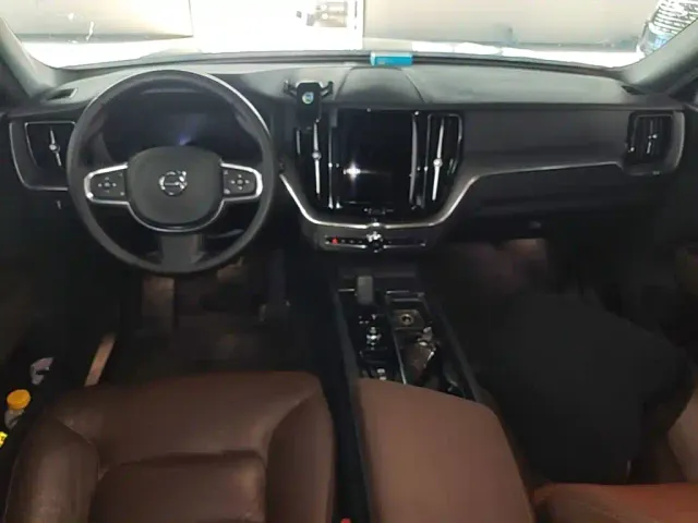 Volvo XC60 — Фото автомобиля 5