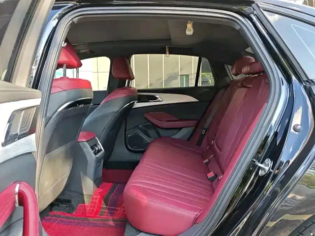 Hongqi H5 — Фото автомобиля 12