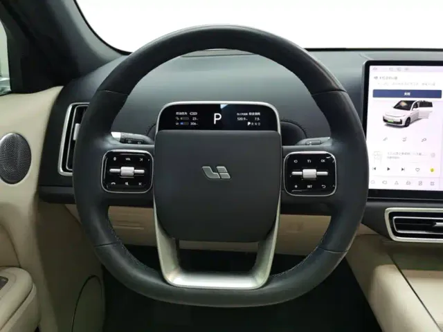 Li Auto L7 — Фото автомобиля 15