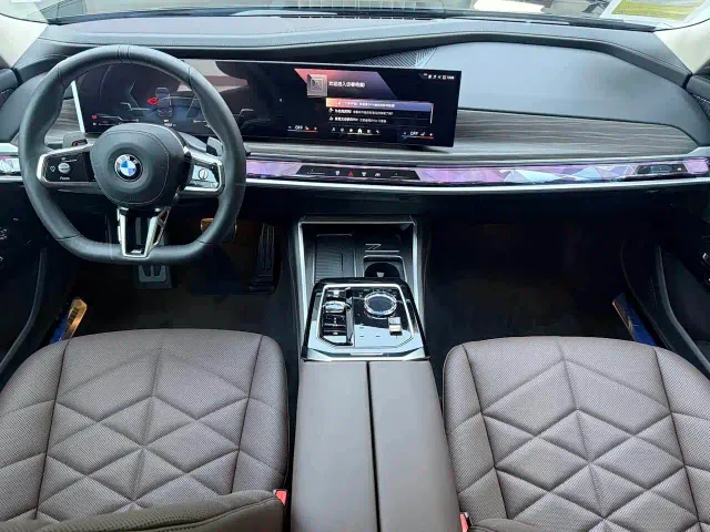 BMW 7 Series — Фото автомобиля 13