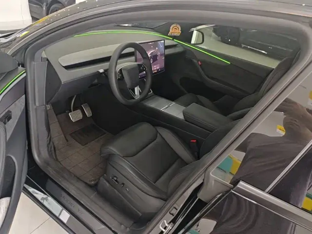 Tesla Model Y L — Фото автомобиля 15