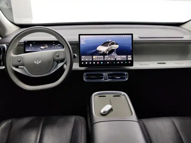 Leapmotor B10 — Фото автомобиля 12