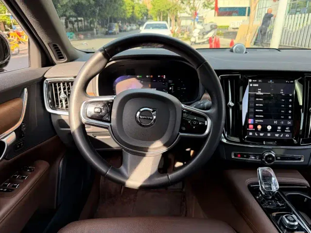 Volvo S90 — Фото автомобиля 14