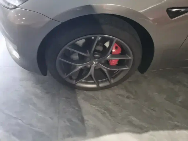 Tesla Model 3 — Фото автомобиля 22