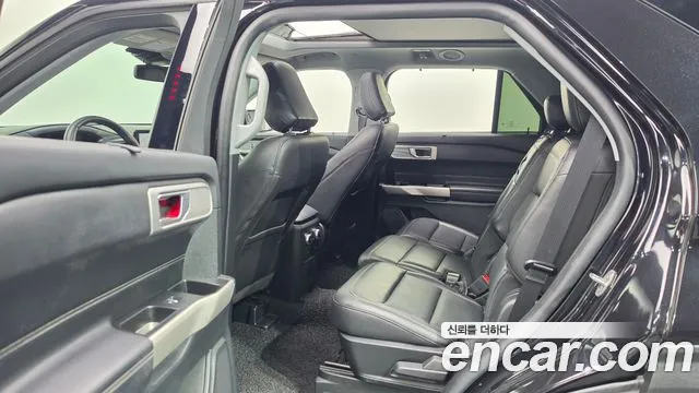 Ford Explorer — Фото автомобиля 11