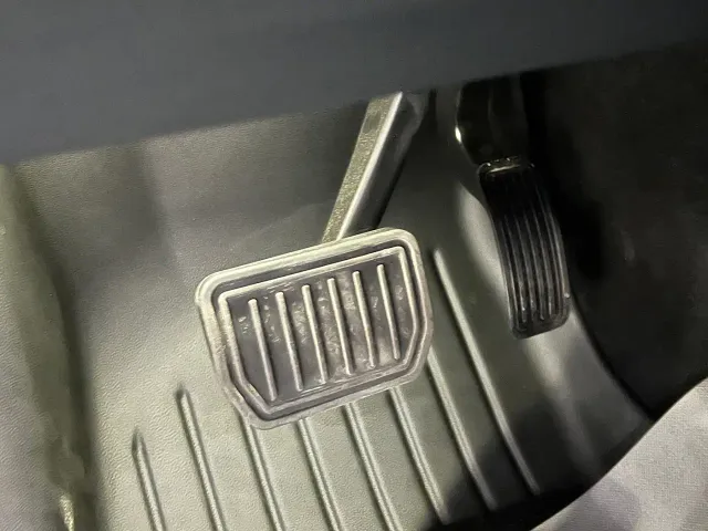 Tesla Model 3 — Фото автомобиля 14