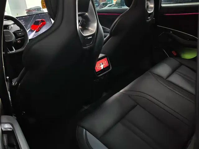 Xiaomi SU7 — Фото автомобиля 7