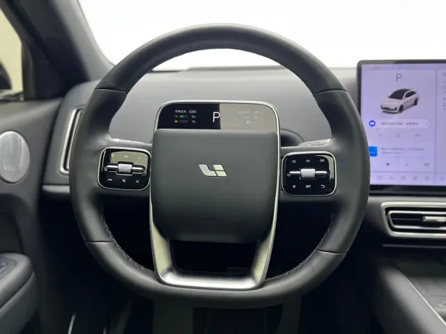 Li Auto L6 — Фото автомобиля 11