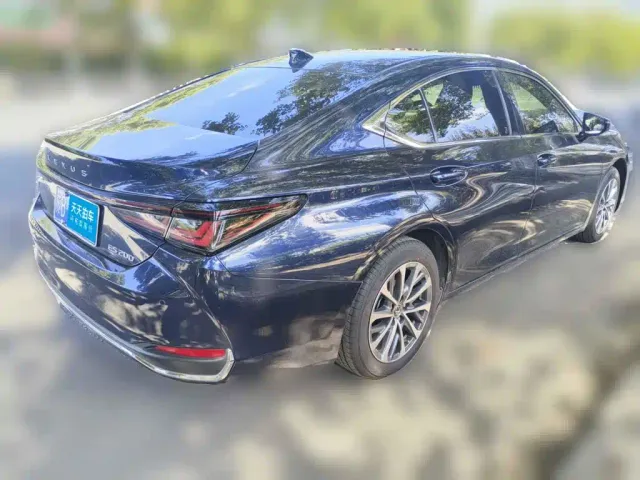 Lexus ES — Фото автомобиля 2