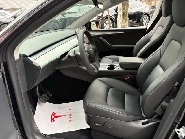 Tesla Model Y — Фото автомобиля 9