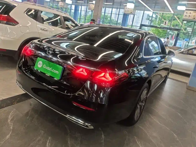 Mercedes-Benz E-Class — Фото автомобиля 6