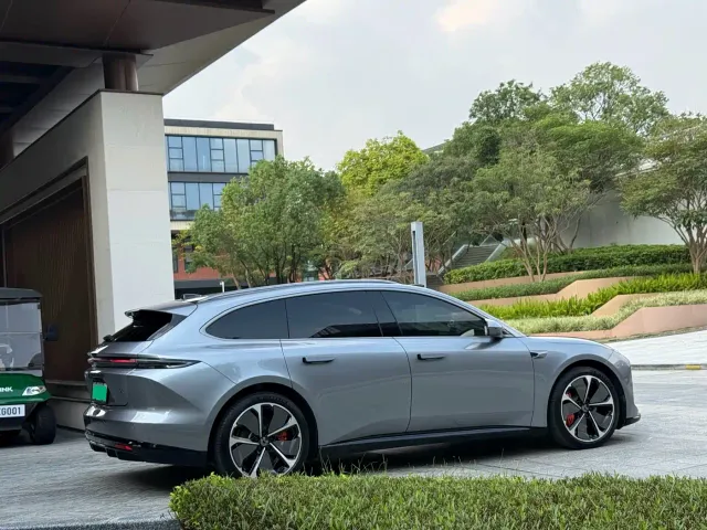 Nio ET5 Touring — Фото автомобиля 4