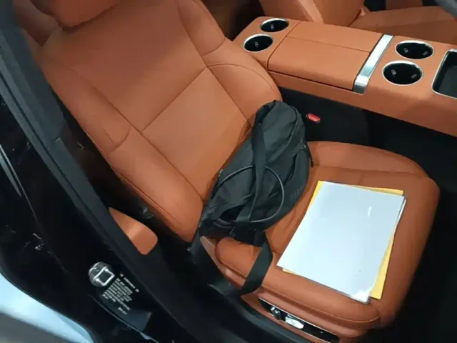 Li Auto L8 — Фото автомобиля 24