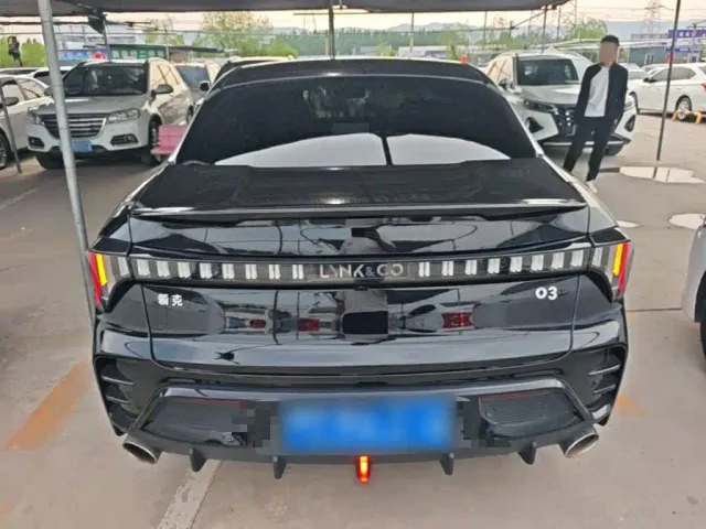 Lynk & Co 03 — Фото автомобиля 3