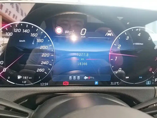 Mercedes-Benz E-Class — Фото автомобиля 11