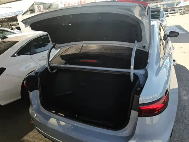 Geely Emgrand — Фото автомобиля 18