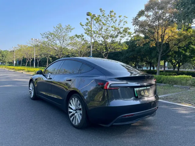 Tesla Model 3 — Фото автомобиля 8
