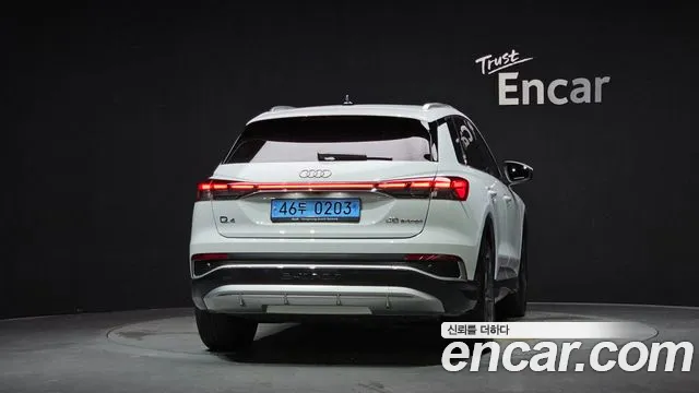 Audi Q4 e-tron — Фото автомобиля 4
