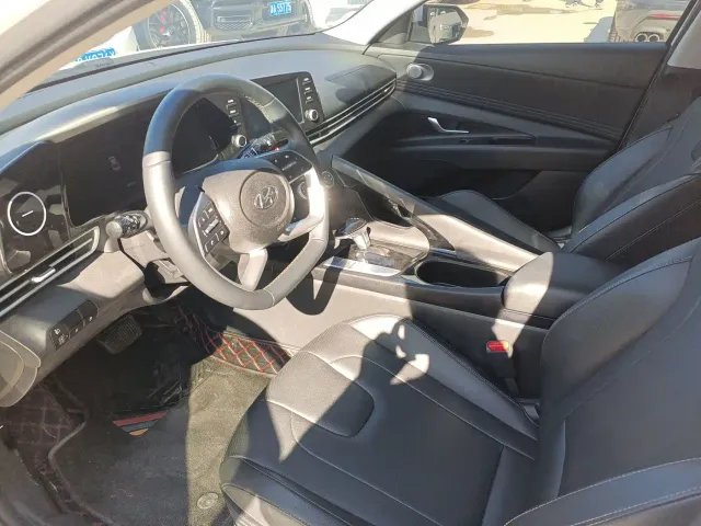 Hyundai Elantra — Фото автомобиля 17