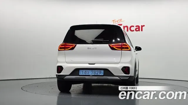 Kia Niro — Фото автомобиля 4