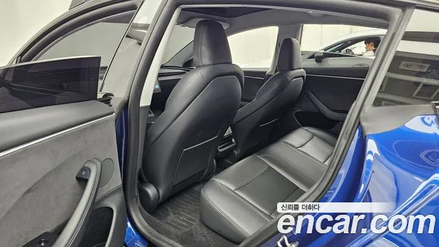 Tesla Model 3 — Фото автомобиля 25