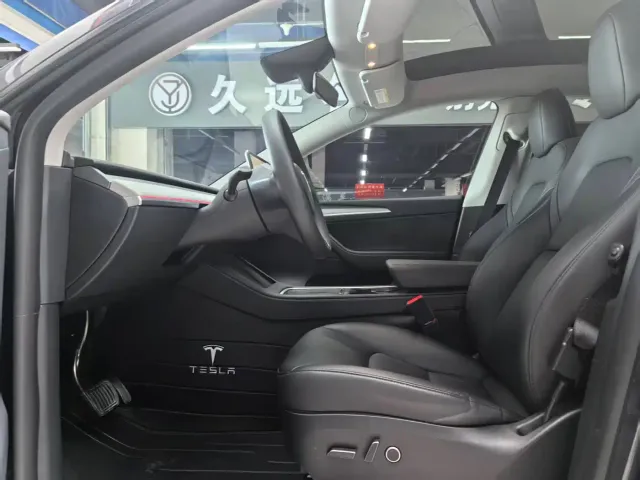 Tesla Model Y — Фото автомобиля 8