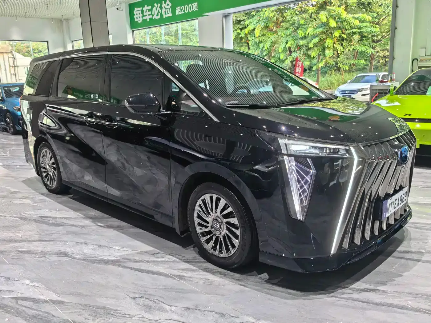 GAC Trumpchi Trumpchi M8 2023 Master Series Dual Hybrid Flagship Edition — Фото автомобиля 3