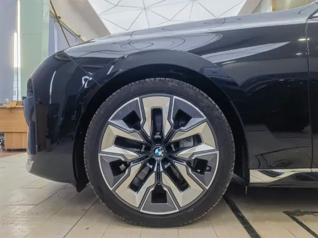 BMW 7 Series — Фото автомобиля 13